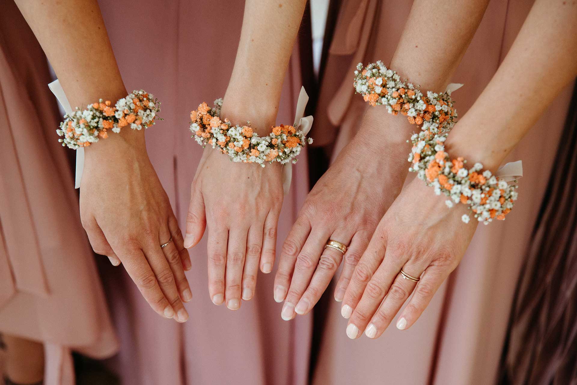 Florale Details beim Getting Ready im Schloss Liebenber