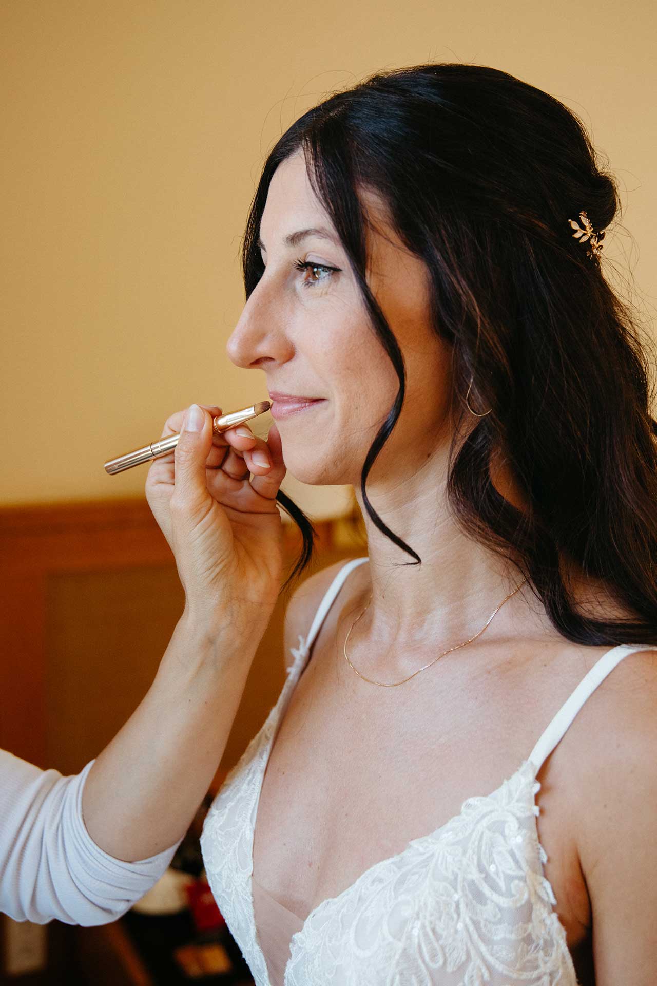 Brautstyling im Schloss Liebenberg vor der Trauung