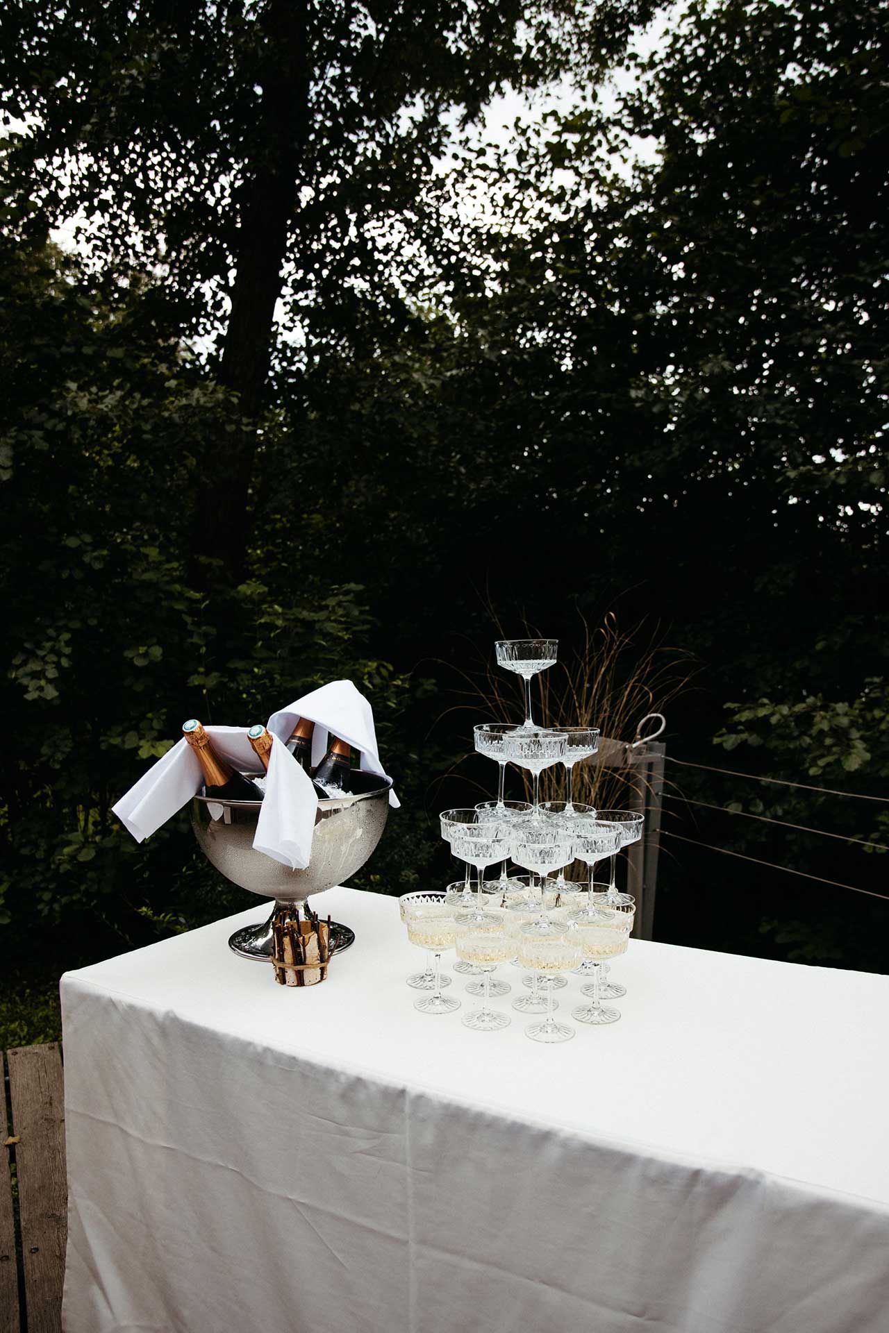 Champagner Tower bei der Schlosshochzeit – Fotografie Laura-Sophie Jung